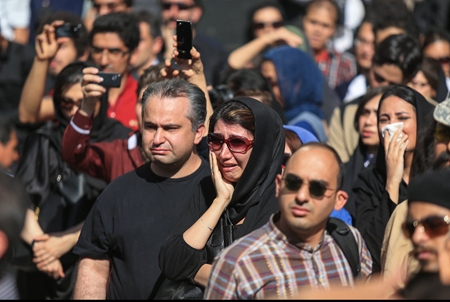 تصاویر مراسم تشییع استاد لطفی / سرود «ای ایران ای سرای امید»